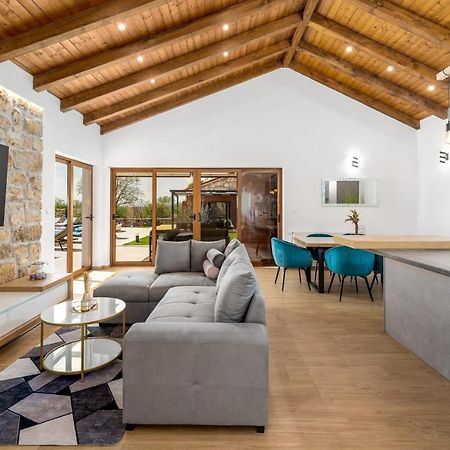 New! Promina Luxury Villa With 72Sqm Heated Pool, Jacuzzi, Infrared Sauna, Tennis Court, Media Room Bogatić Екстериор снимка