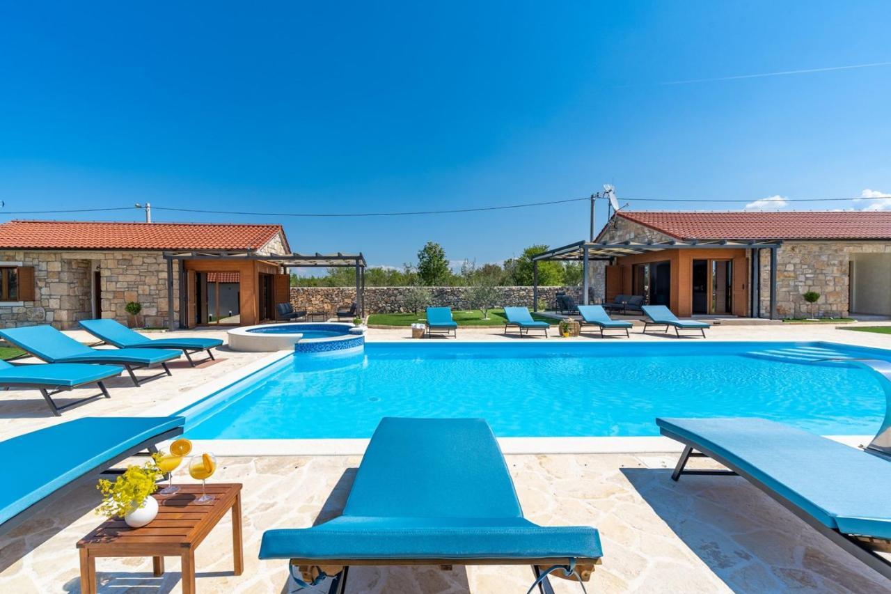 New! Promina Luxury Villa With 72Sqm Heated Pool, Jacuzzi, Infrared Sauna, Tennis Court, Media Room Bogatić Екстериор снимка