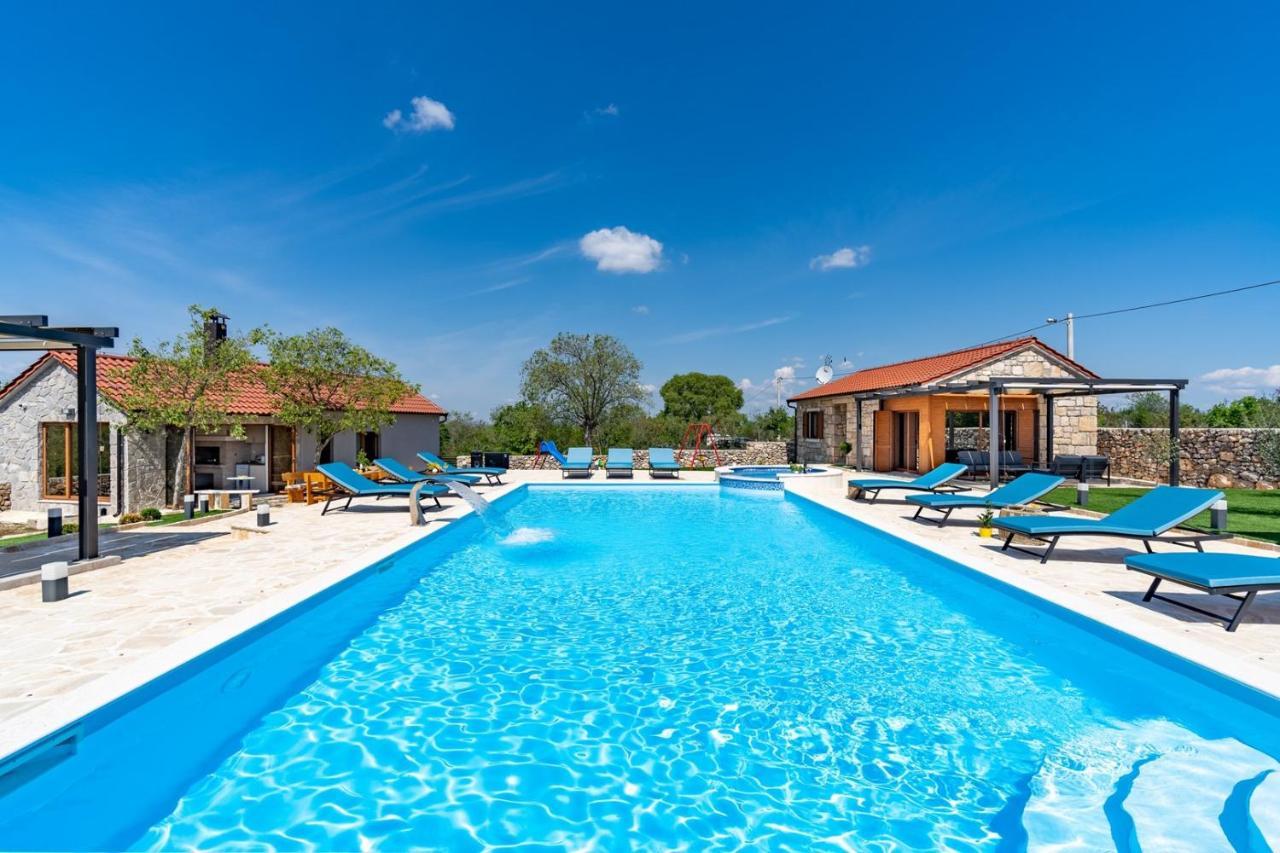 New! Promina Luxury Villa With 72Sqm Heated Pool, Jacuzzi, Infrared Sauna, Tennis Court, Media Room Bogatić Екстериор снимка