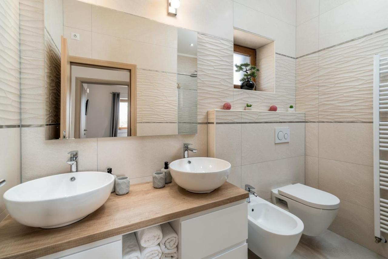 New! Promina Luxury Villa With 72Sqm Heated Pool, Jacuzzi, Infrared Sauna, Tennis Court, Media Room Bogatić Екстериор снимка