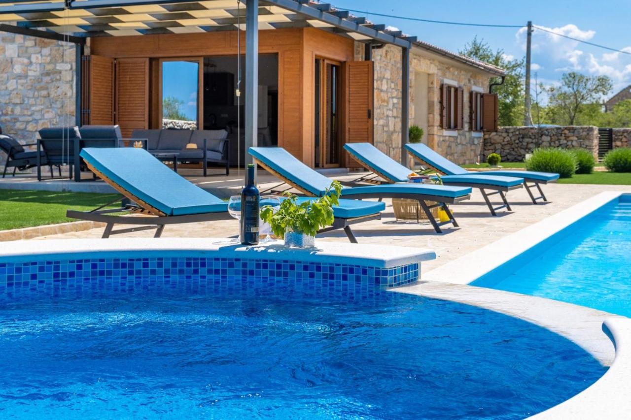 New! Promina Luxury Villa With 72Sqm Heated Pool, Jacuzzi, Infrared Sauna, Tennis Court, Media Room Bogatić Екстериор снимка