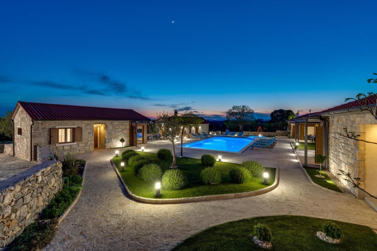 New! Promina Luxury Villa With 72Sqm Heated Pool, Jacuzzi, Infrared Sauna, Tennis Court, Media Room Bogatić Екстериор снимка