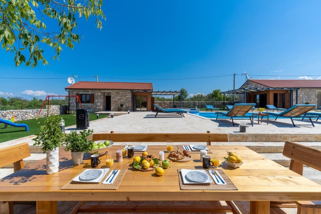 New! Promina Luxury Villa With 72Sqm Heated Pool, Jacuzzi, Infrared Sauna, Tennis Court, Media Room Bogatić Екстериор снимка