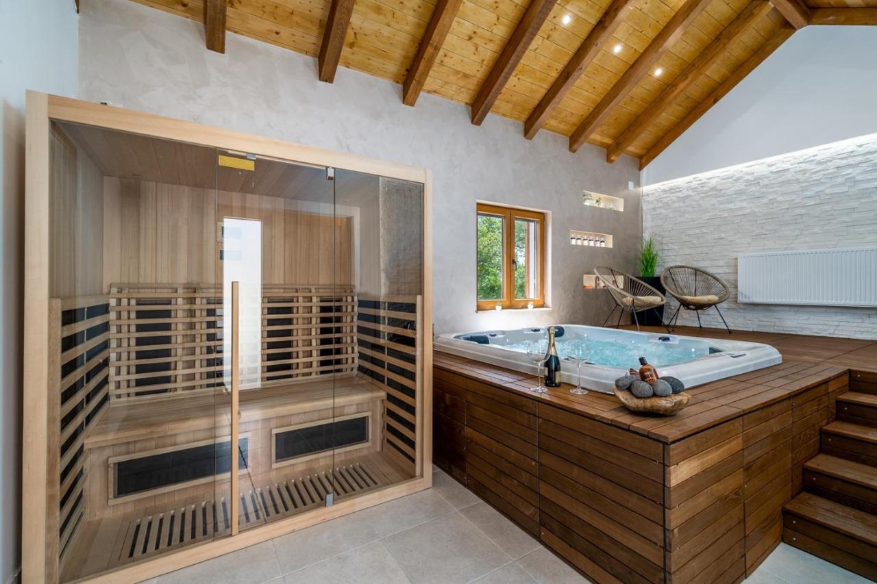 New! Promina Luxury Villa With 72Sqm Heated Pool, Jacuzzi, Infrared Sauna, Tennis Court, Media Room Bogatić Екстериор снимка